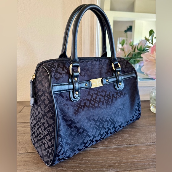 TOMMY HILFIGER BLACK BOWLER SATCHEL - Picture 1 of 7